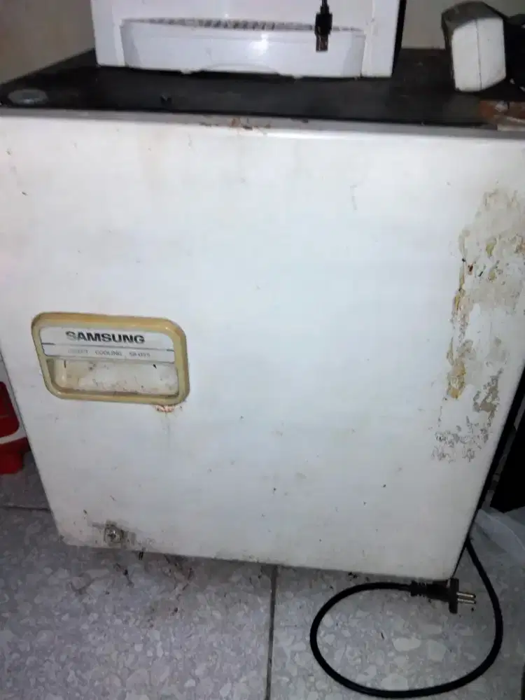 Kulkas minibar Samsung