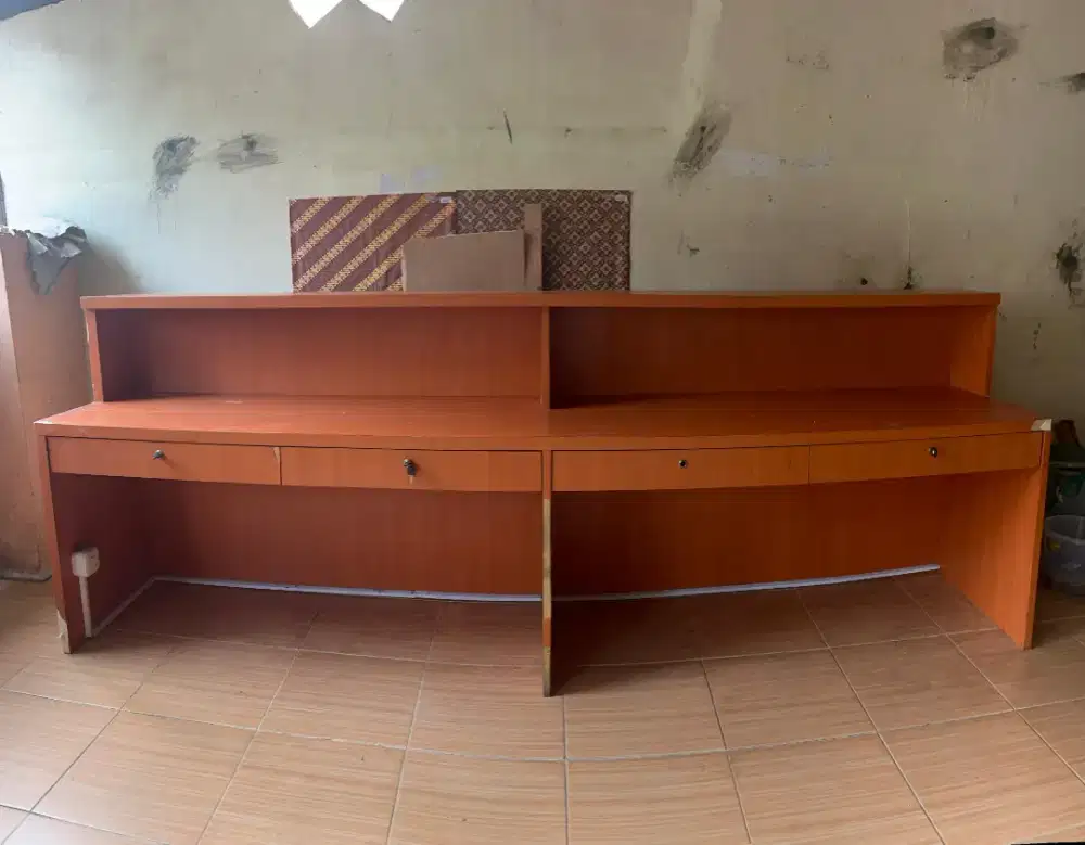 meja kasir  panjang 295 cm