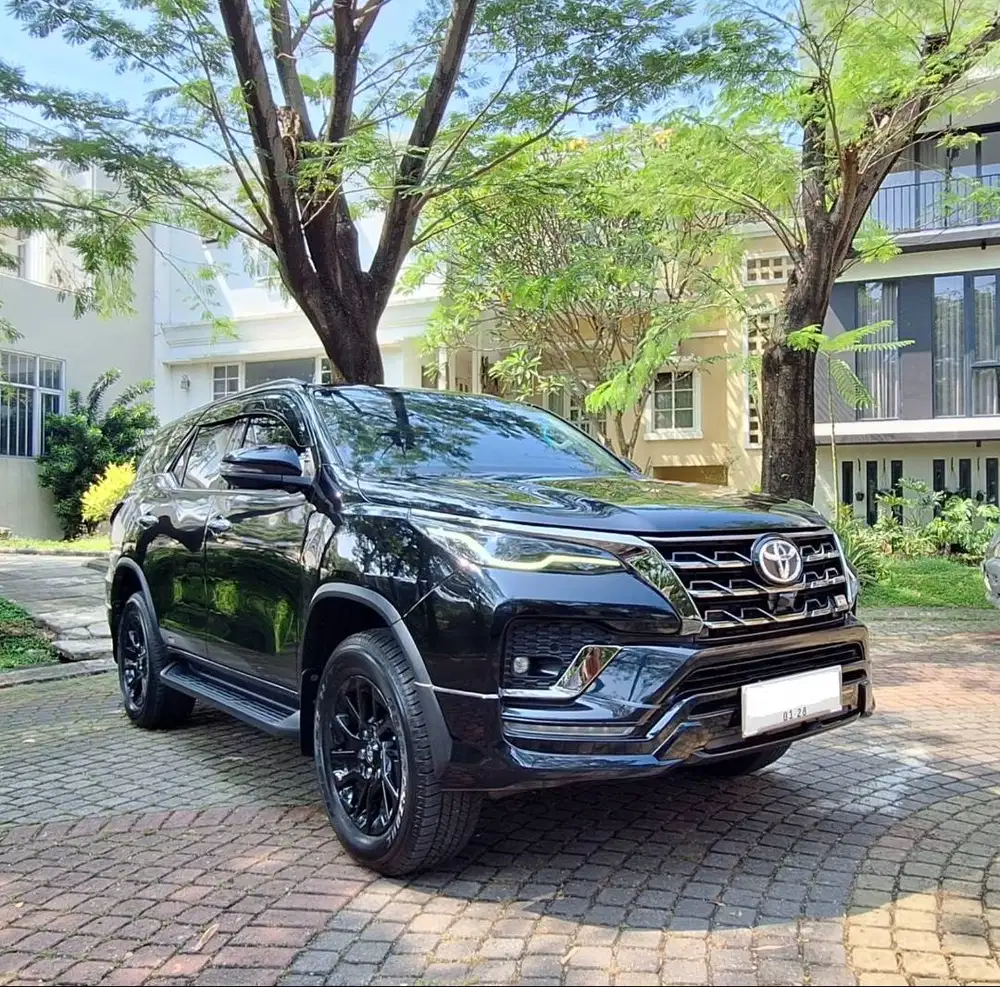 TOYOTA FORTUNER 2.8 GR SPORT 4X2 A/T HITAM TAHUN 2023