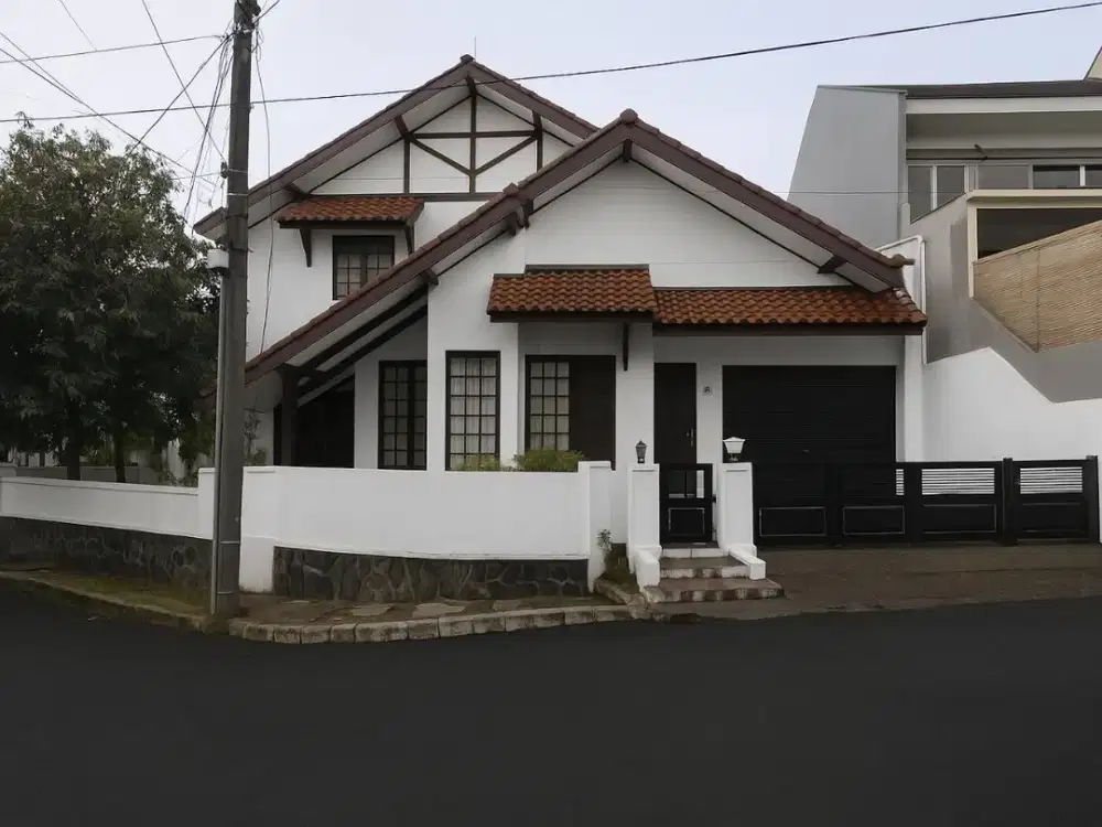 Rumah Super Luas 385m² di Cinere, Selangkah ke Tol Desari & Jaksel!