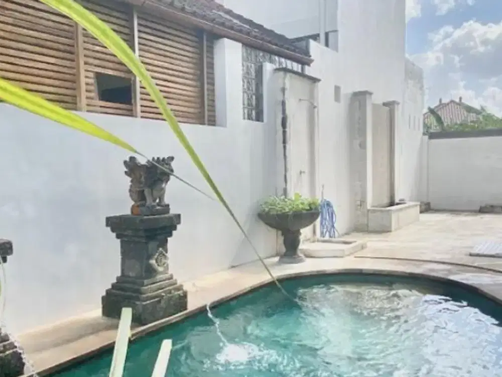 VILLA MODERN TROPIS DI PERERENAN BADUNG