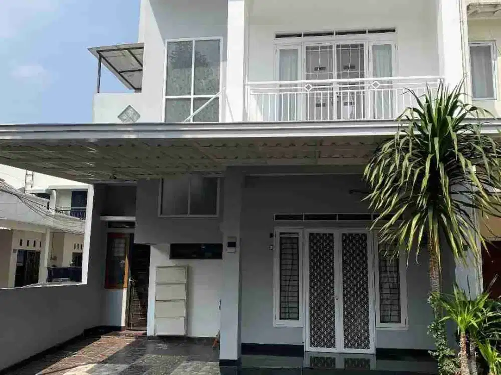 rumah 2 lantai,siap Huni,bagus dan mewah