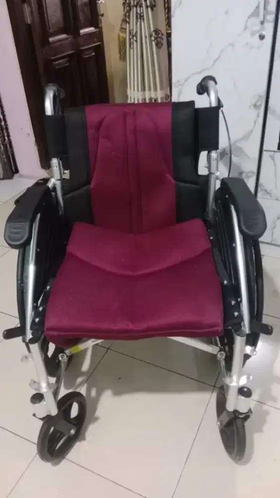 Kursi roda kesehatan