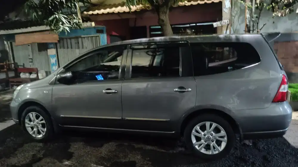 Nissan Grand livina 2011 Bensin