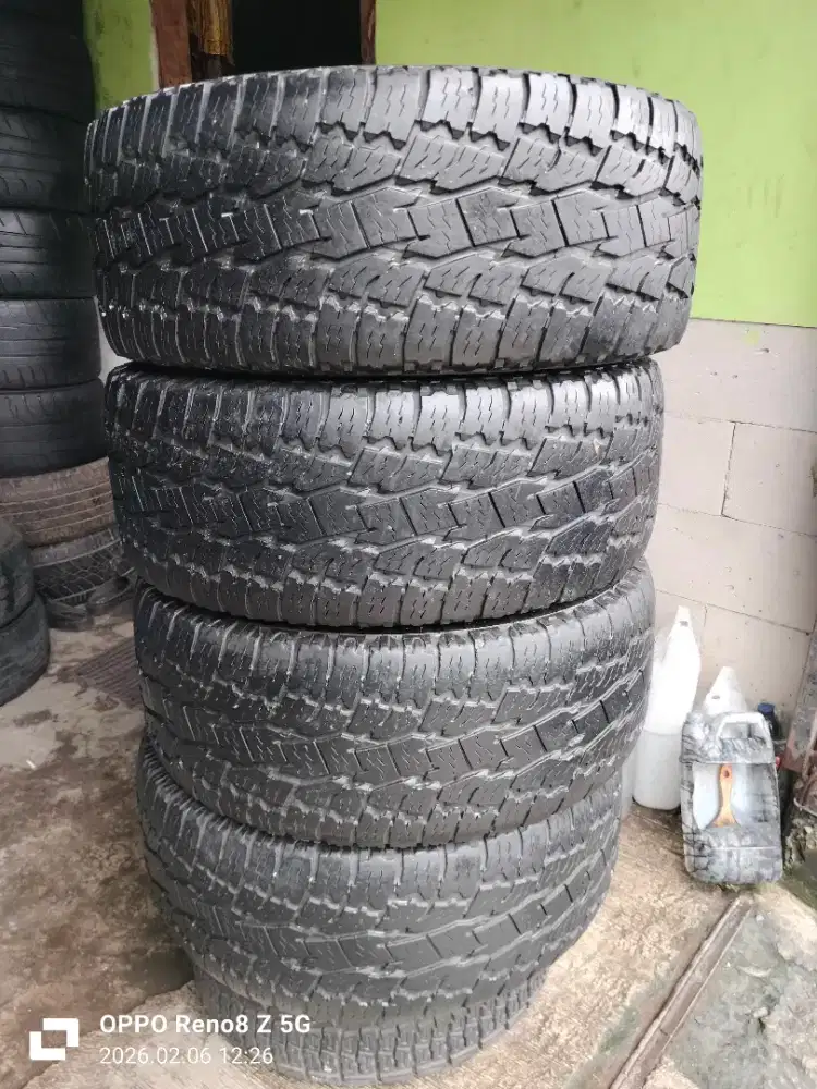 Jual ban copotan mrek Toyo open country A/T ukuran 285 50 R20 kond 85%