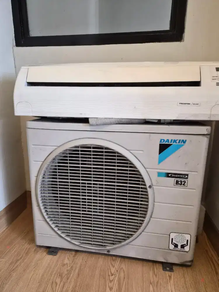 DIJUAL AC DAIKIN 1/2 PK