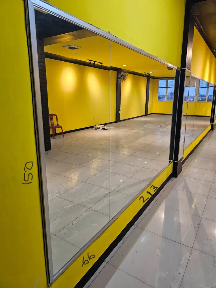 Dijual Cermin/Kaca cocok untuk tempat olahraga