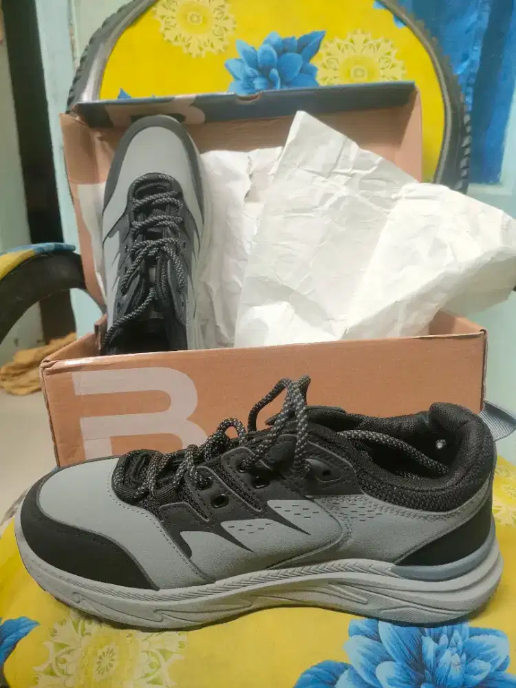 Sepatu baru panari body