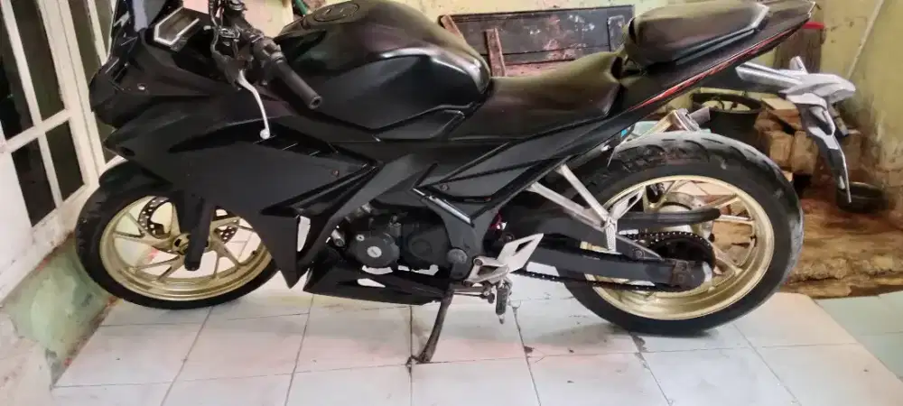 Cbr 150 r 2016 hitam