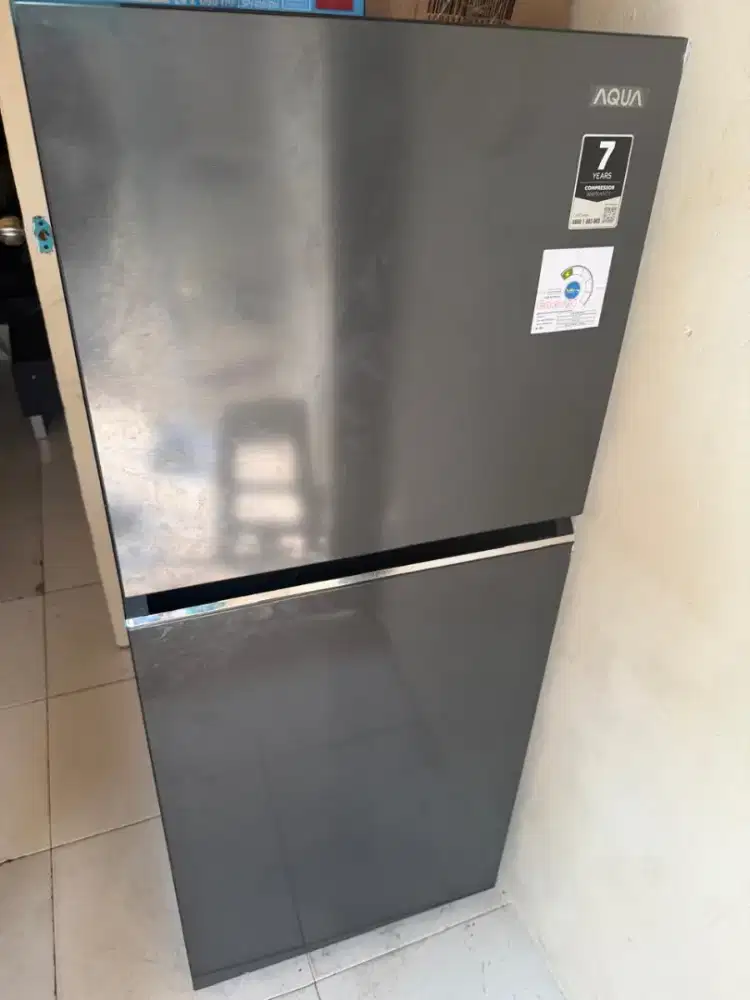 Dijual Kulkas 2 pintu merek Aqua