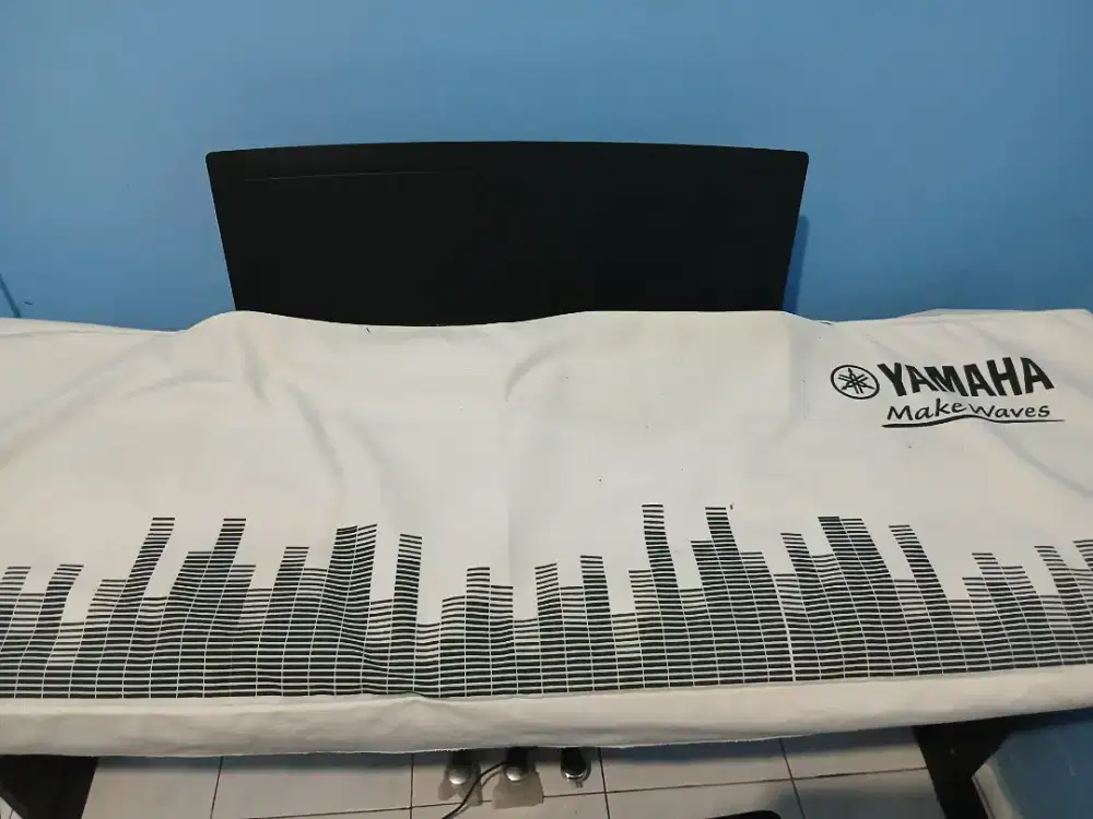 Piano Yamaha warna hitam