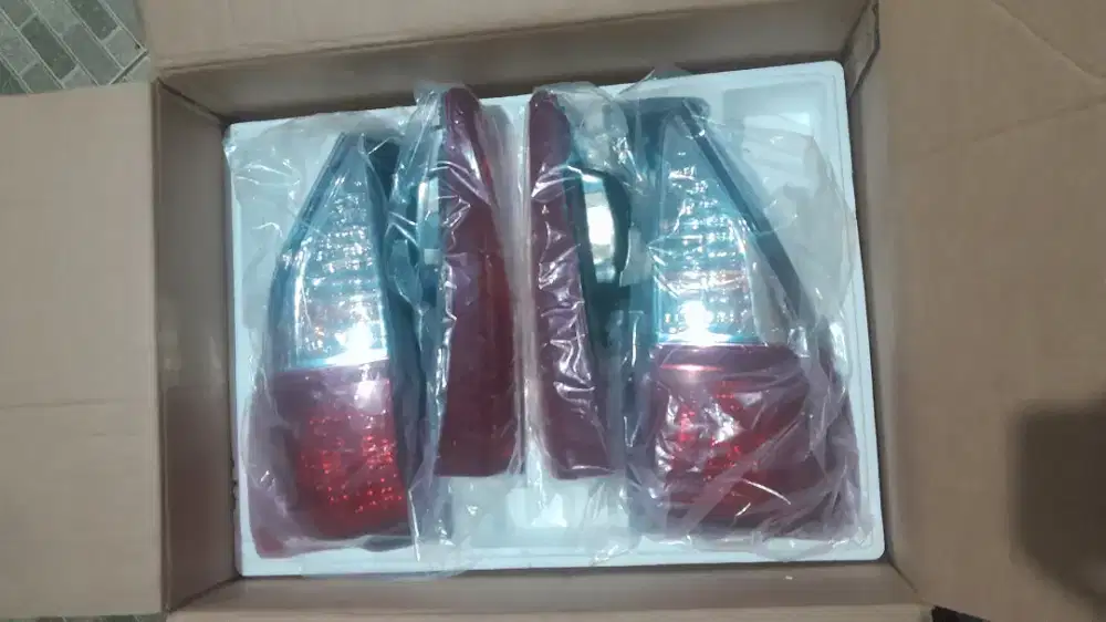 Lampu  belakang kijang inova ori
