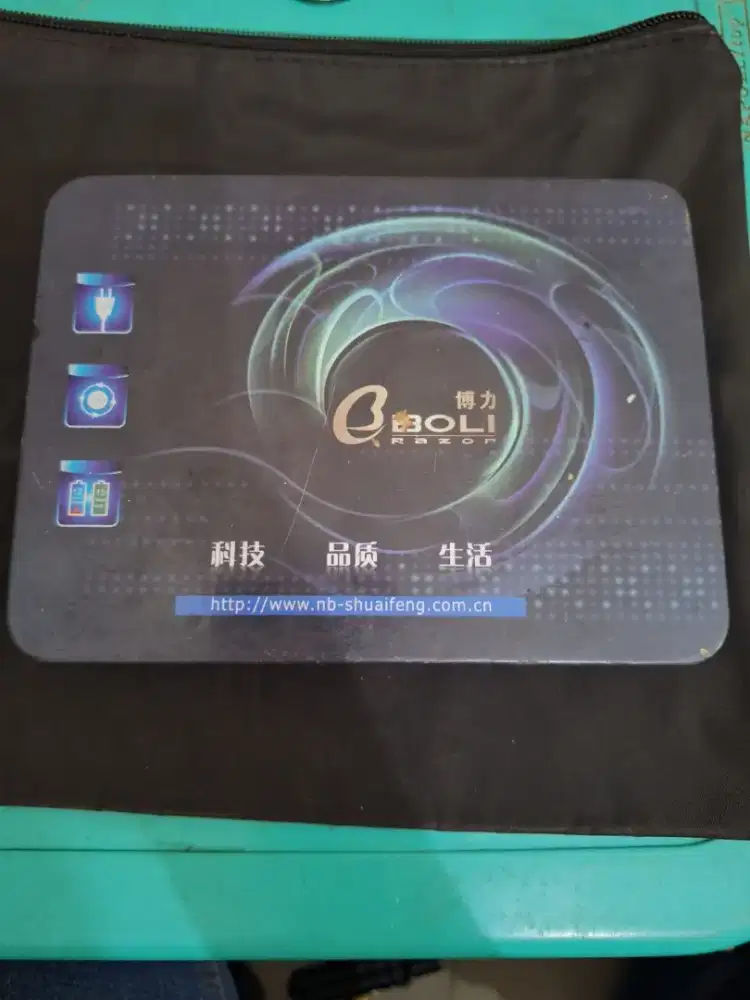 Alat cukur portable 
Merk Boli RSCW-6008 
Limited edition 
Barang tera