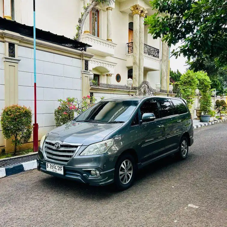 Innova V Luxury Matic Bensin 2014 Kondisi Istimewa Siap Pakai