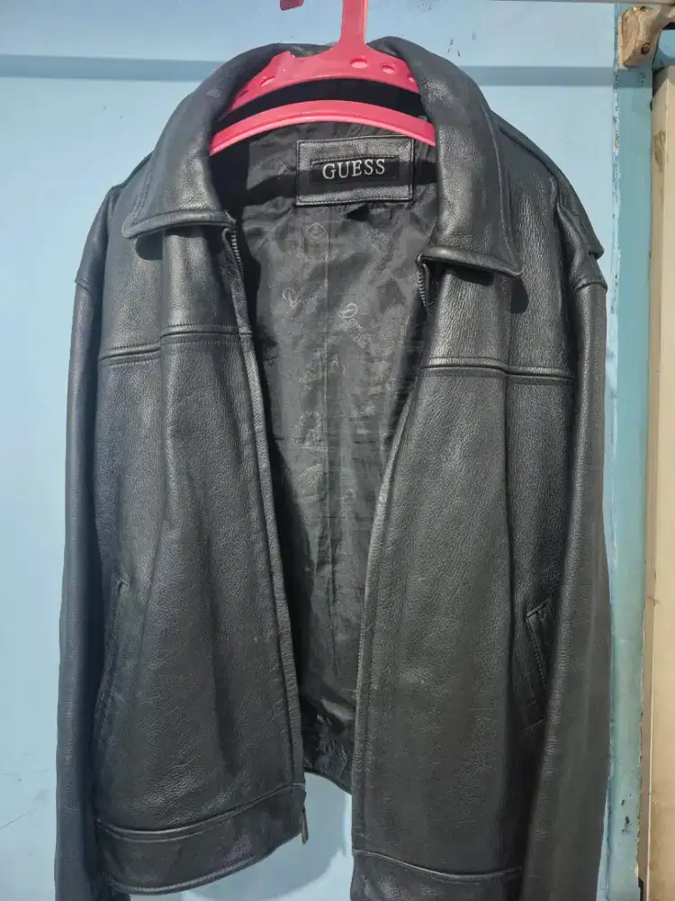 Dijual jaket kulit guess original , masih mulus , no minus