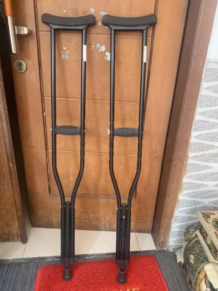 TONGKAT KRUK JALAN KETIAK KETEK SEKEN BEKAS SEPERTI BARU