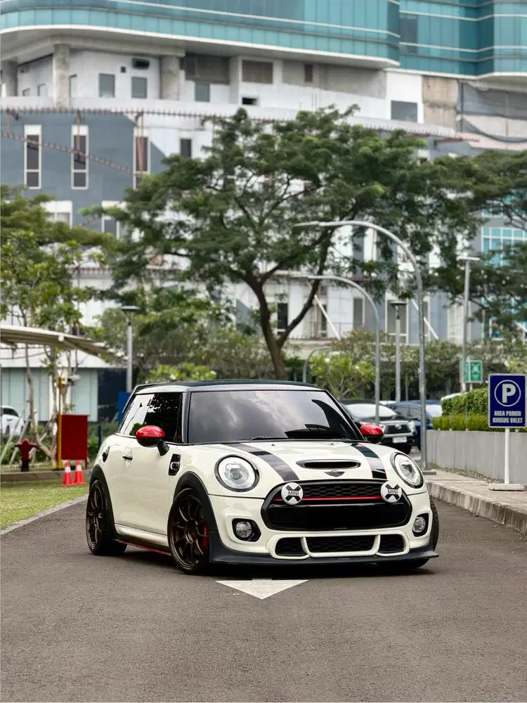 CASH Mini Cooper S 2 Doors JCW Package 2015 Like New