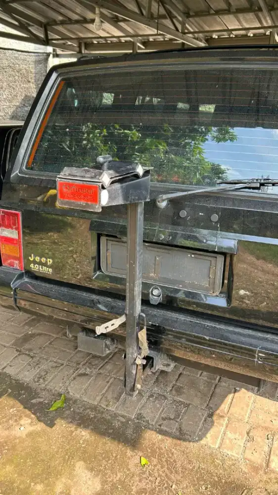 bar towing belakang mobil