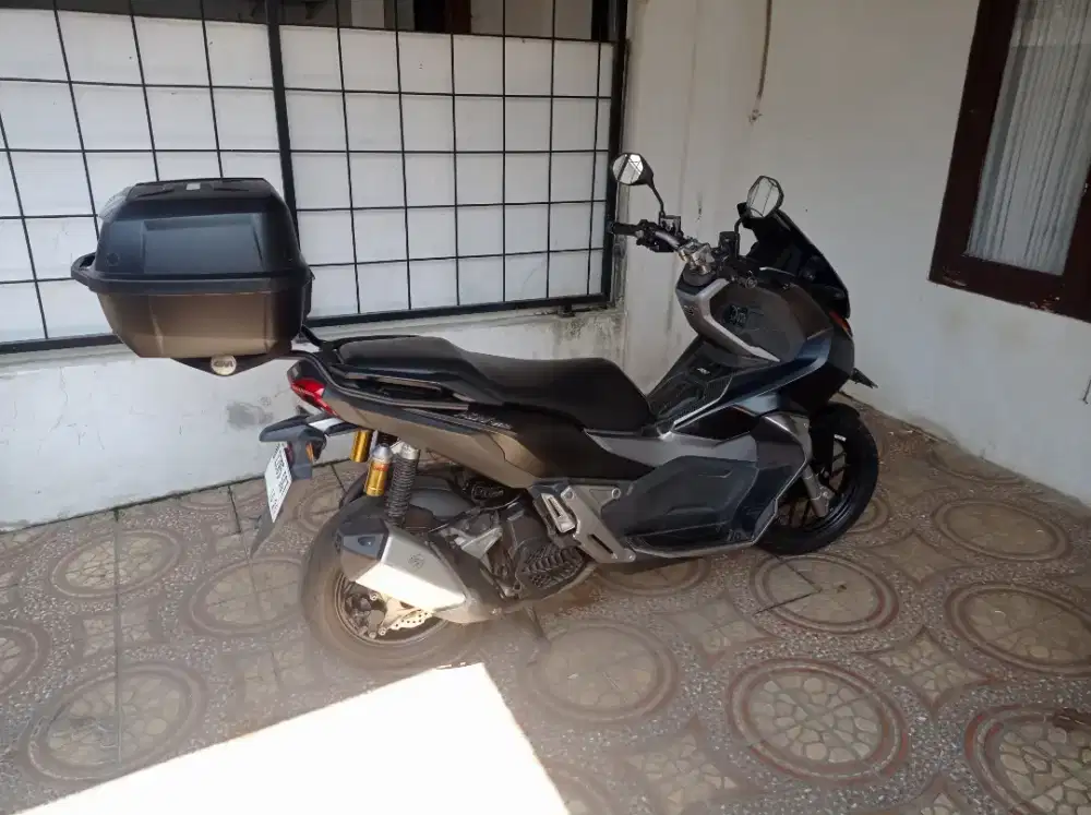 Honda ADV 150 + braket box givi