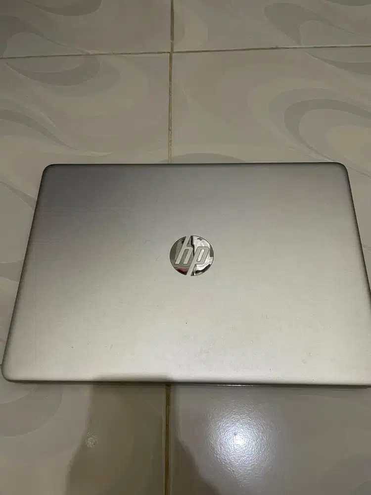 Laptop HP 14 SSD Cepat Mulus – AMD 3020e | Siap Pakai Like New