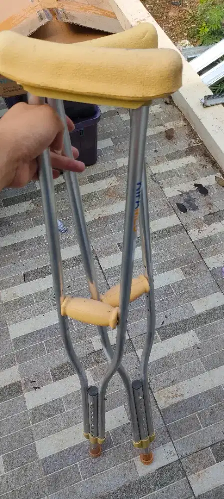 Alat Bantu Tongkat Jalan