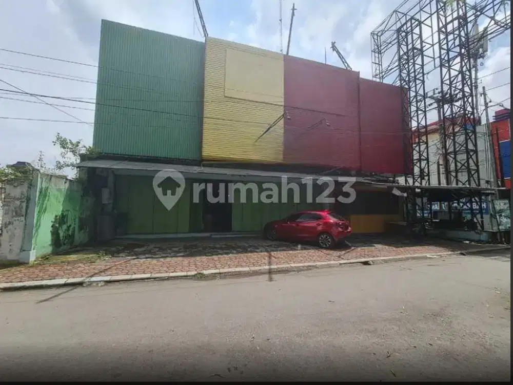 Disewakan Ruang Usaha eks Rumah Makan Lokasi Super Strategis Slamet Riyadi Solo Luas 338m2