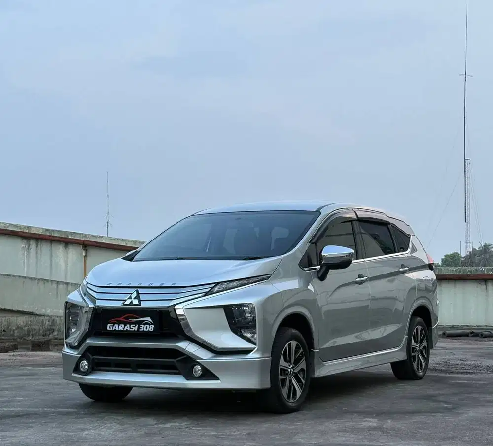 Mitsubishi Xpander Ultimate AT 2018 Warna Silver Pajak 10-2026 KM 85rb