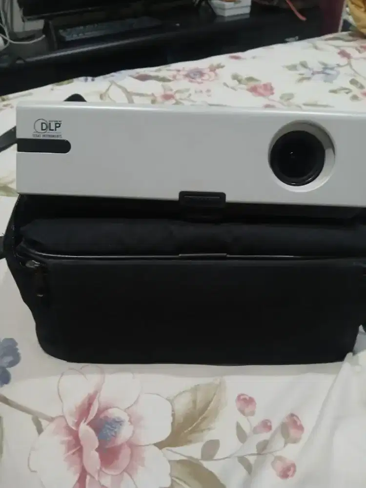 LCD PROJECTOR LG DS420 - 2000 Ansi Lumens - kondisi 80%