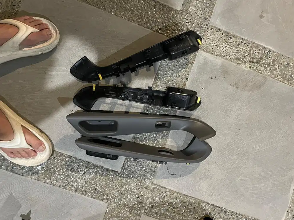 Panel cover door trim pintu innova 2011