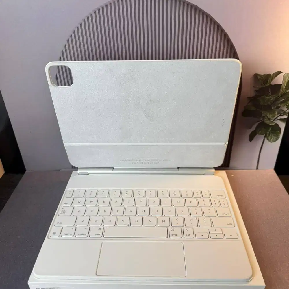 iPad Magic Keyboard for iPad Pro M4 Resmi Ibox