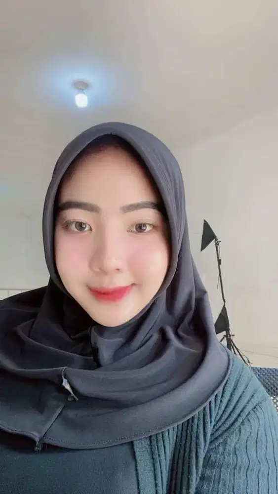 Mencari loker sebagai host live part time