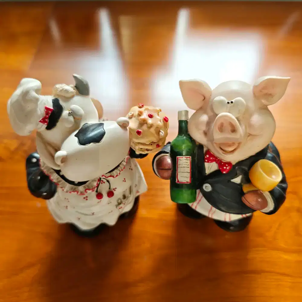 Patung Koki Sapi dan Babi