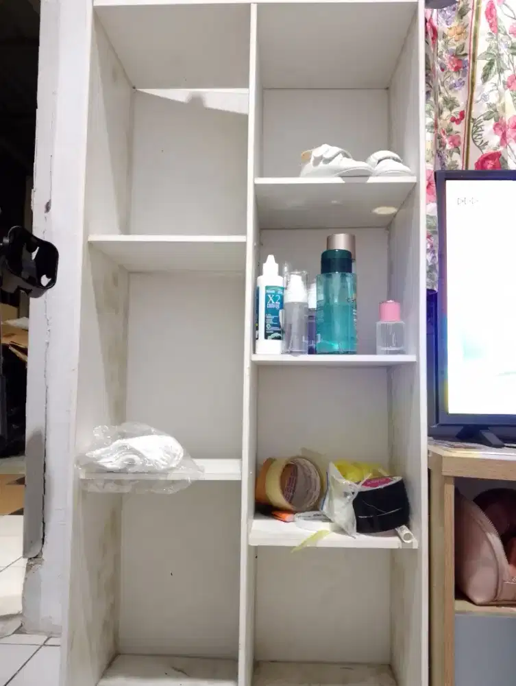 Rak Kayu putih dengan sela