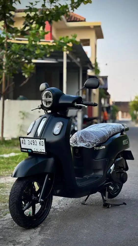 Yamaha FAZZIO LUX HYBRID FAVORIT COLOUR