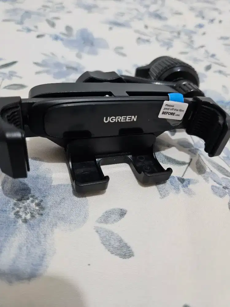 Ugreen Air Vent Gravity Phone Mount
