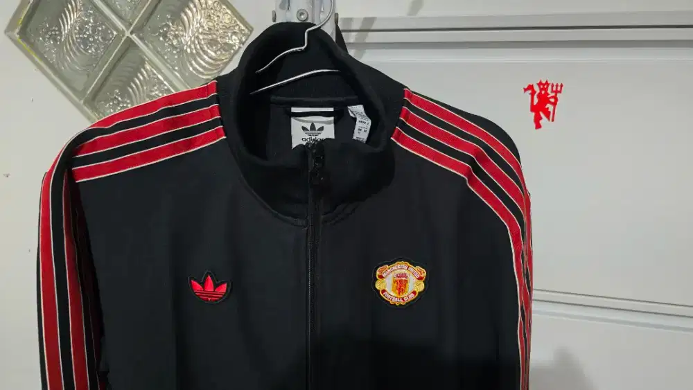 Stelan Track Top & Pants Adidas MU Terrace
Icons ORI Preloved