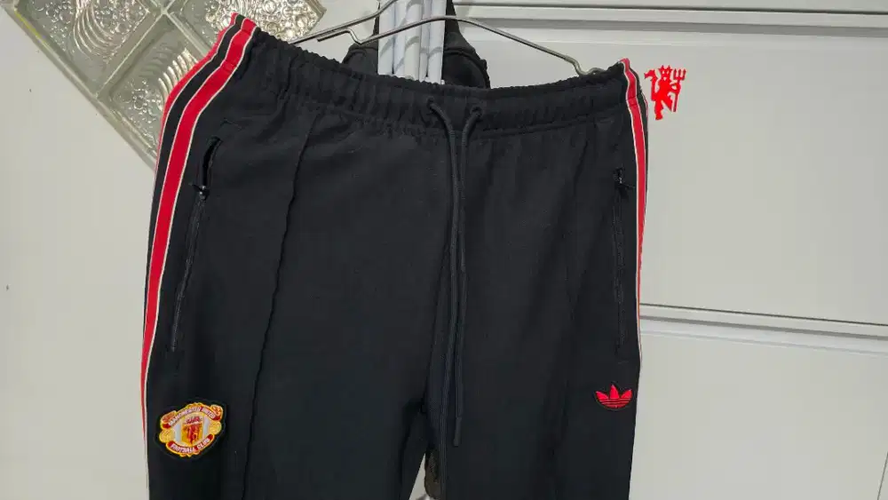 Celana Training Pants Adidas MU Terrace
Icons ORI Preloved