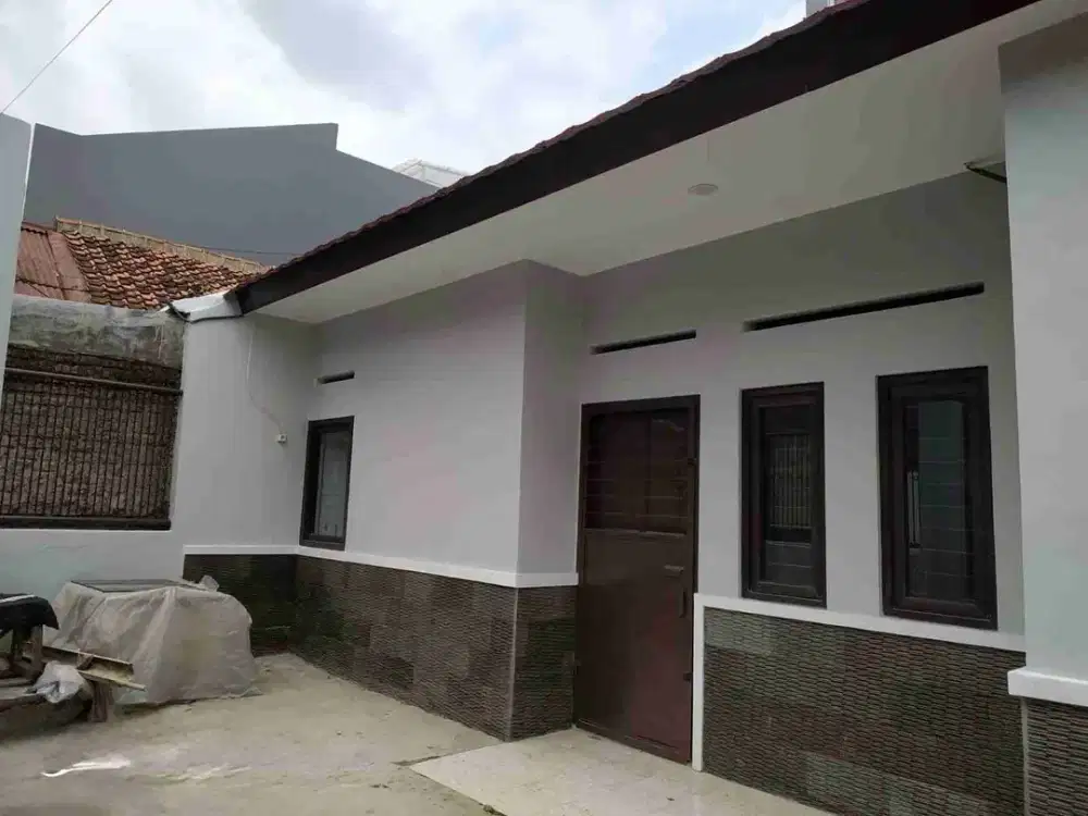 Dekat ke mainroad rumah di taman Kopo indah 1