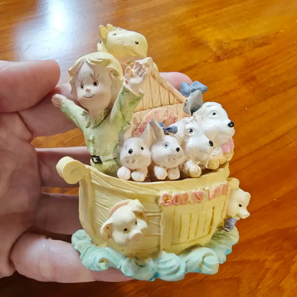 Patung Rapunzel dan Patung Noah Ark