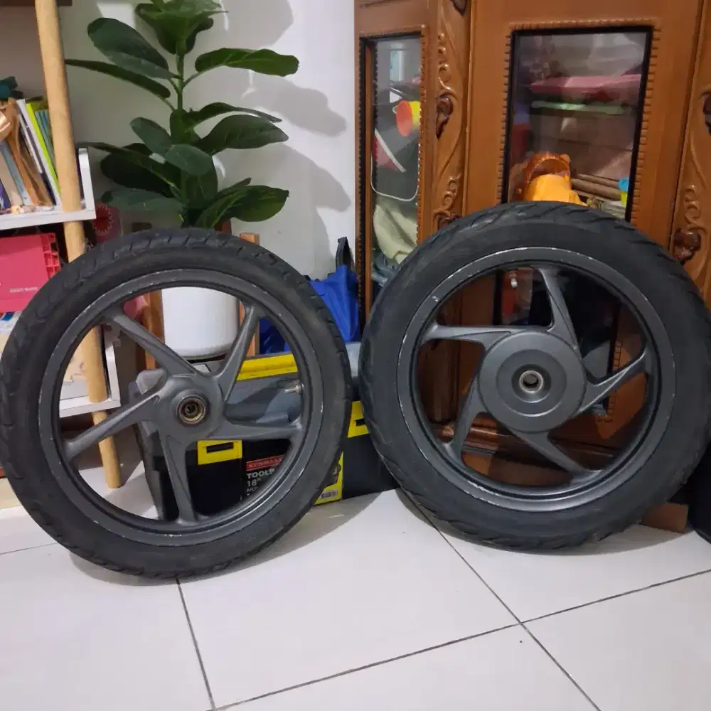 DIJUAL VELG DAN BAN HONDA BEAT