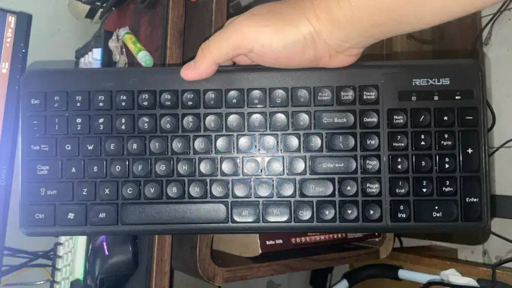 WTS SEPAKET KEYBOARD DAN MOUSE REXUS WIRELESS