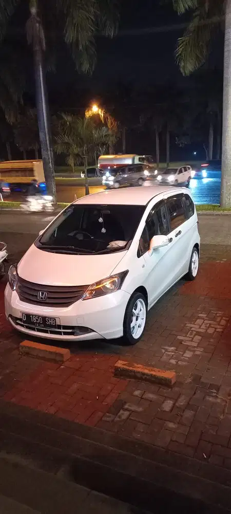 Honda Freed  SD 2011