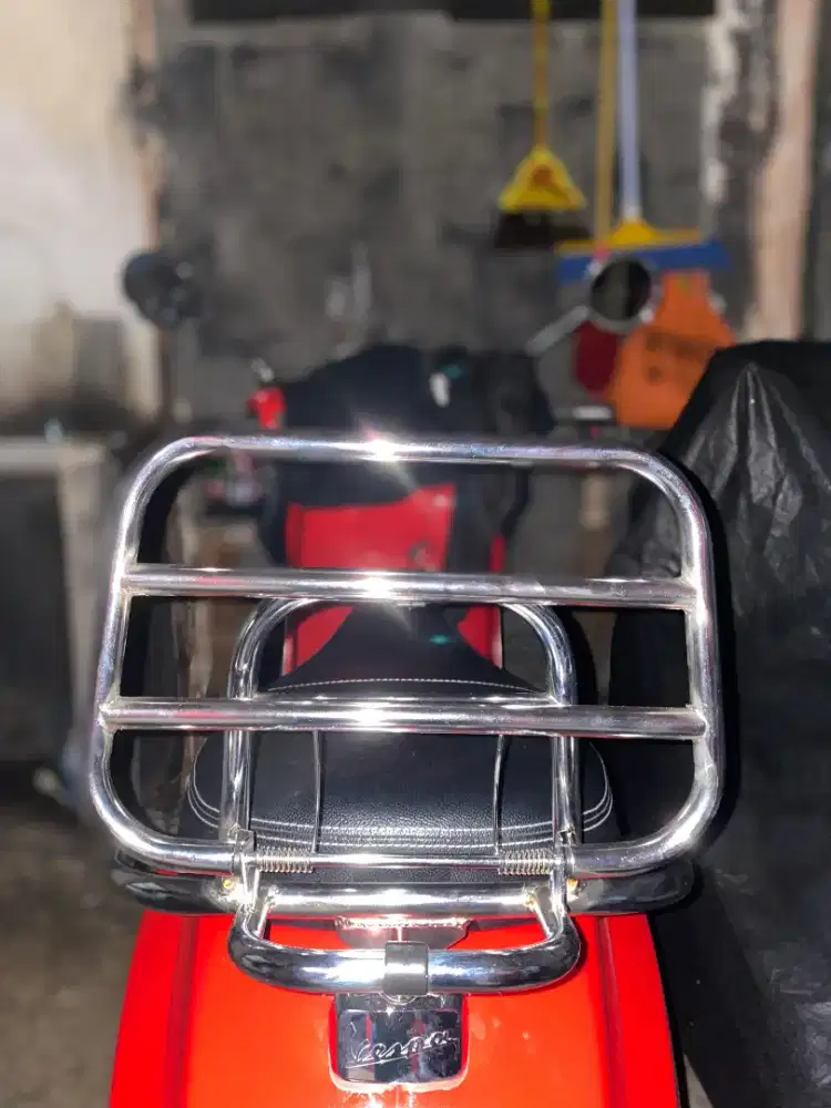 Di jual backrack vespa matic lx