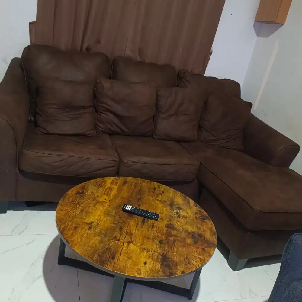 Di jual cepat sofa merek Ashley hanya 4 juta aja nego
