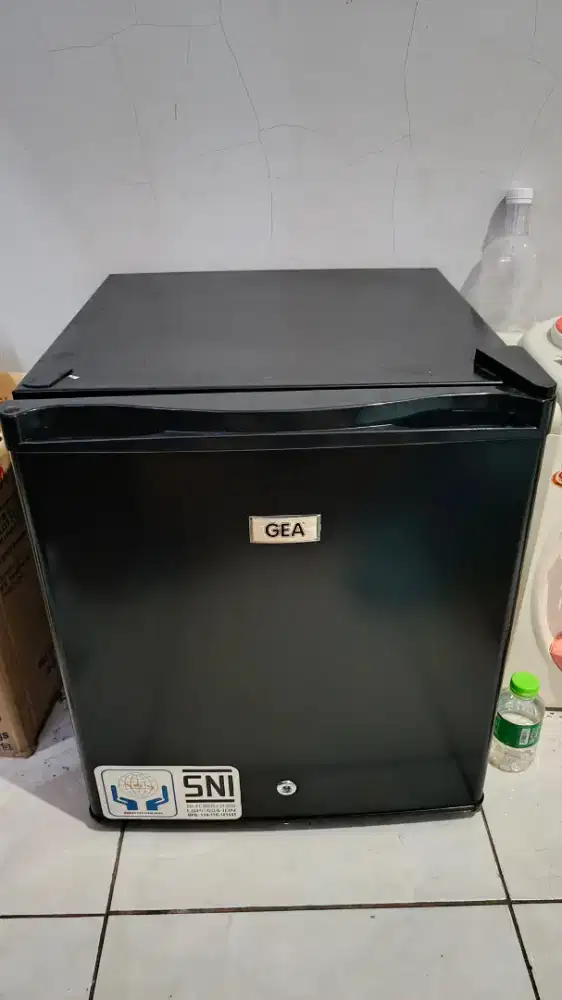 Kulkas mini bar GEA
