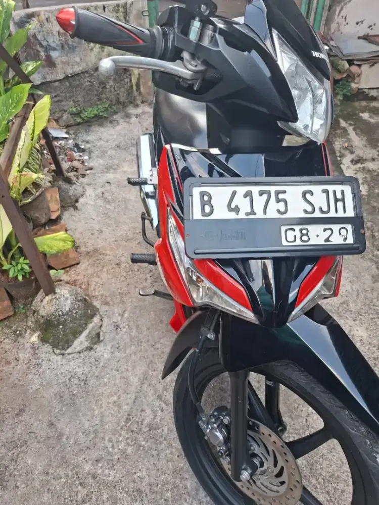 Honda supra x 125 fi tahun 2018
