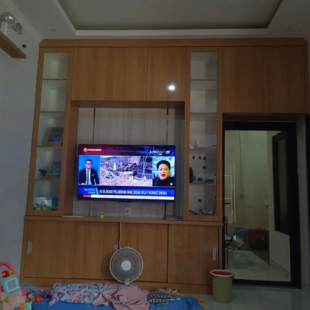 Di jual cepat buffet tv pls rak sepatu