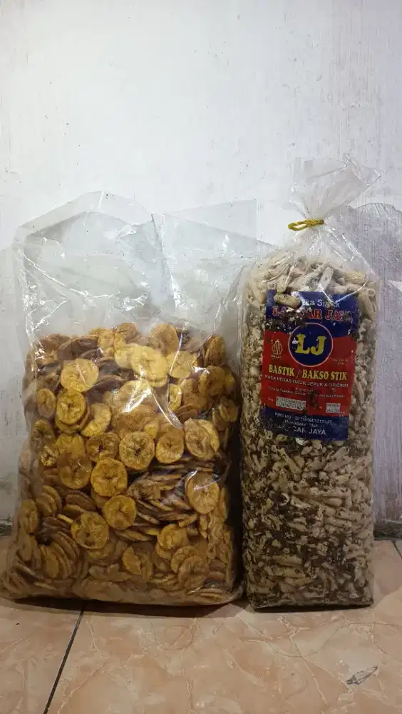 Snack Kripik Pisang Koin & Basreng