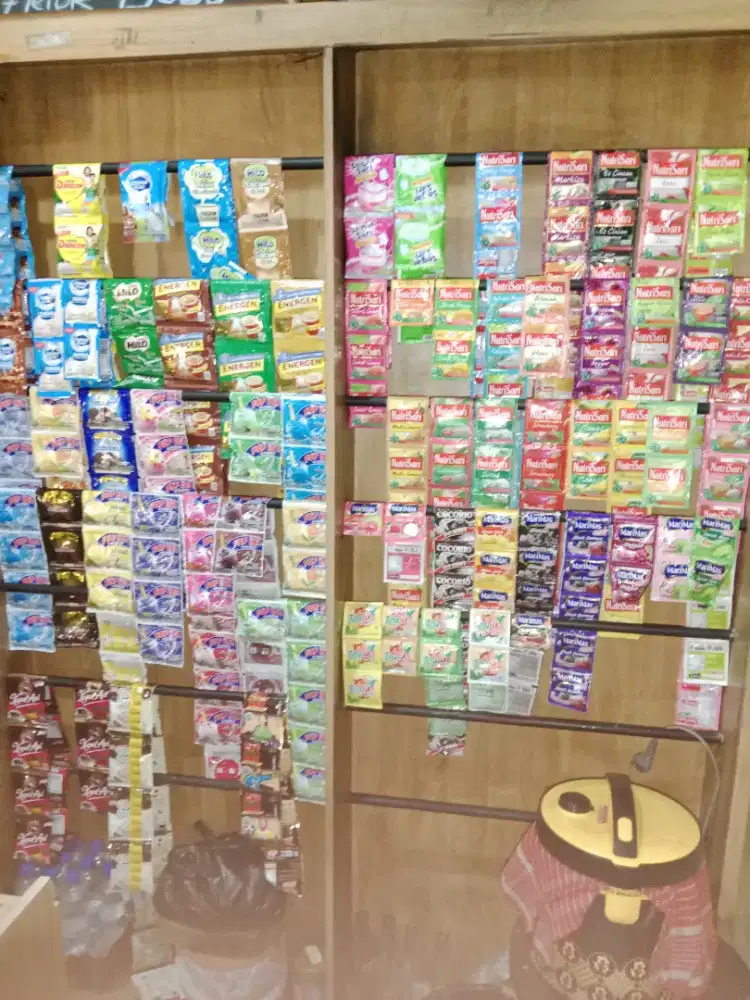 Karyawan warung wanita