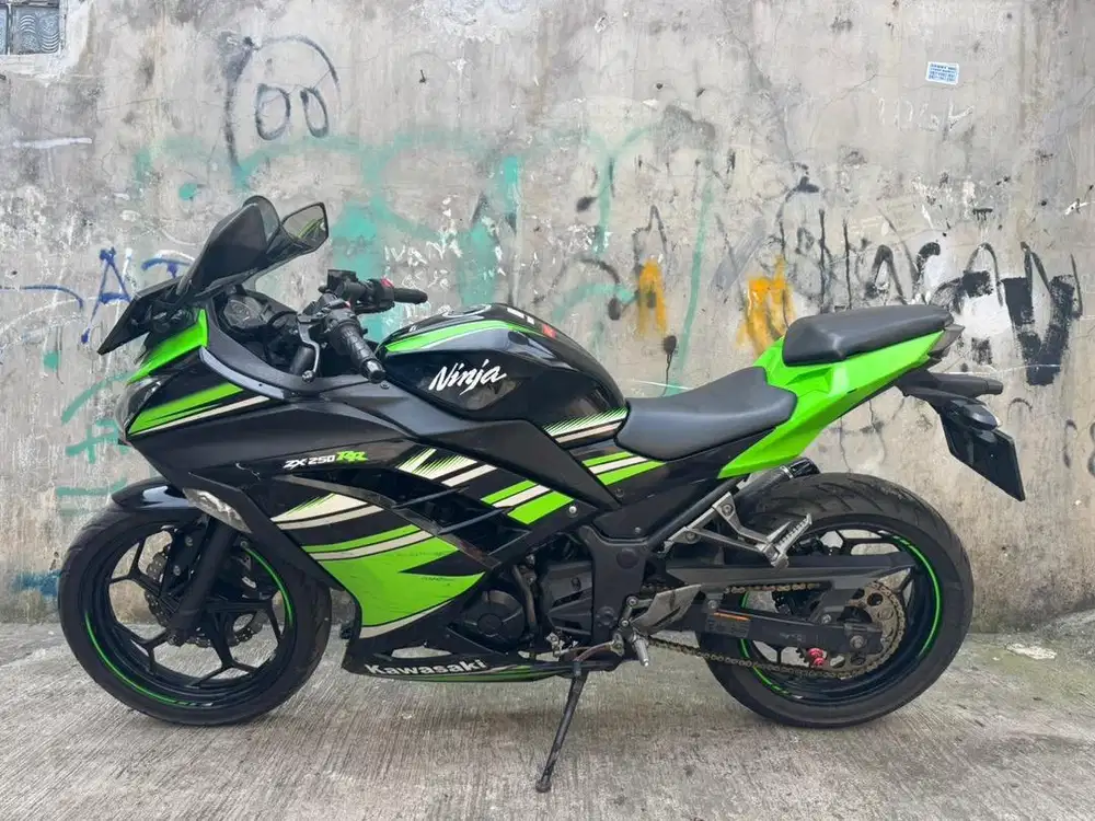 Kawasaki Ninja 250 SE 2 silinder thun 2017 mesin halus jozz siap gas.